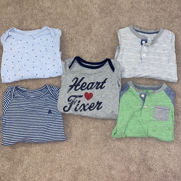 Bundle of 5 long sleeve Gap size 18-24 onesies